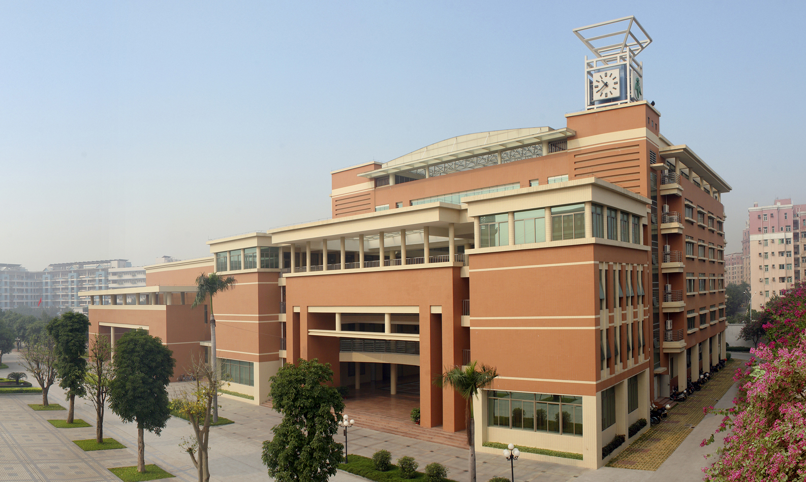 广东佛山四所好高中，2020高考创佳绩，南海中学优投超千，了不起