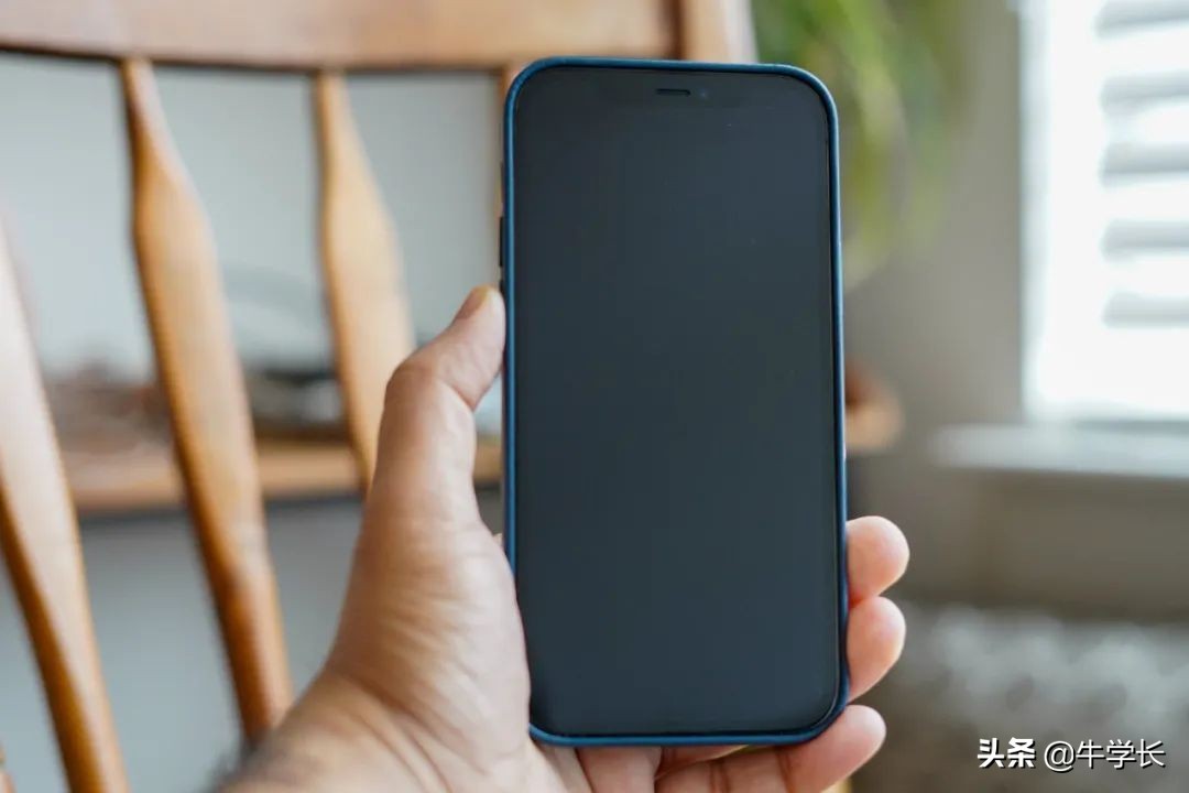 iphone12黑屏无法唤醒屏幕原因，怎么修复？