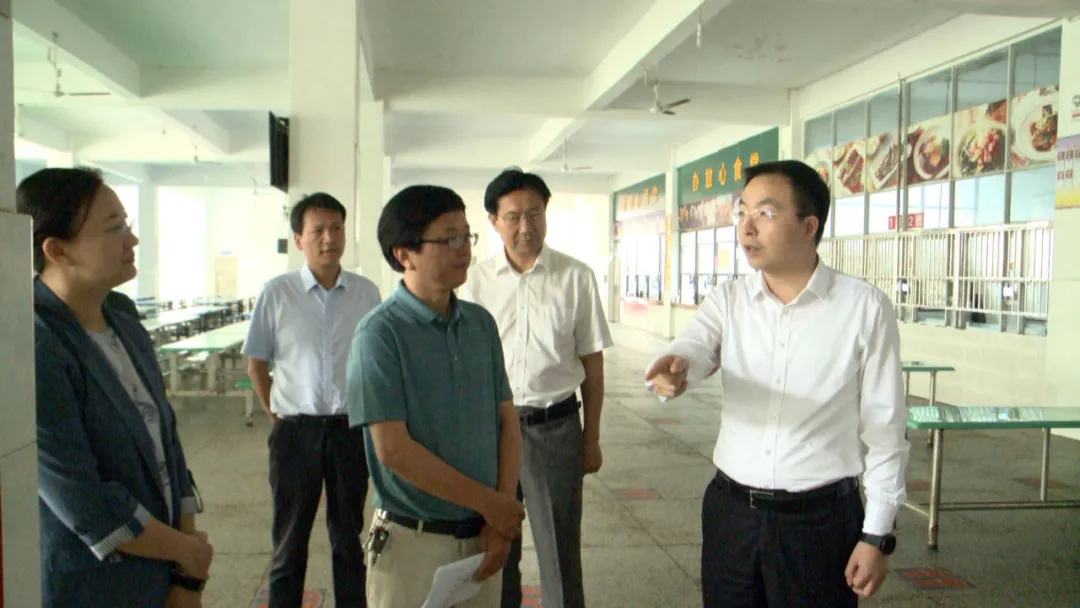 邓永翔调研高考准备工作 为莘莘学子加油鼓劲