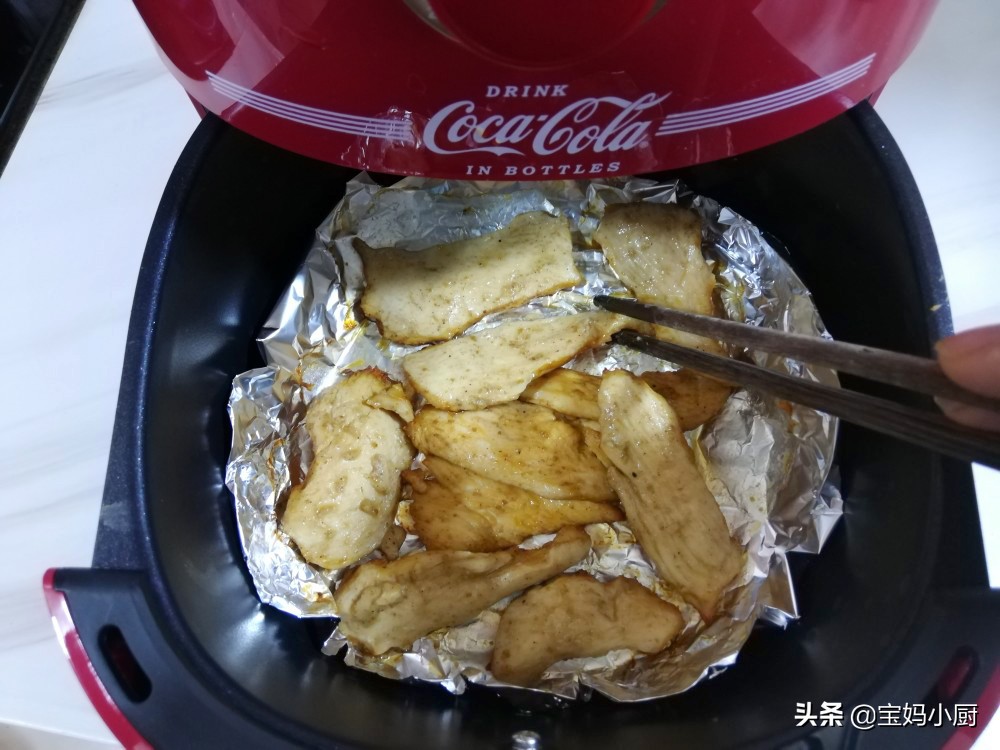 减脂要吃鸡胸肉，我就服这做法，无油也不柴，吃起来嫩香嫩香的