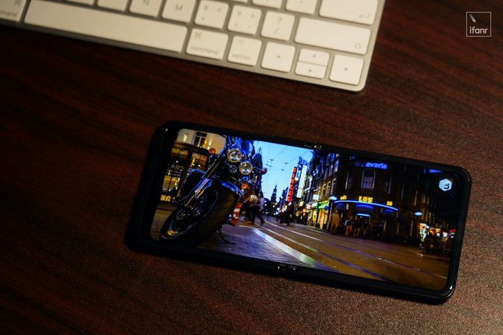 三星 Galaxy Z Flip 評測：不算完美，但市場需要這樣的手機