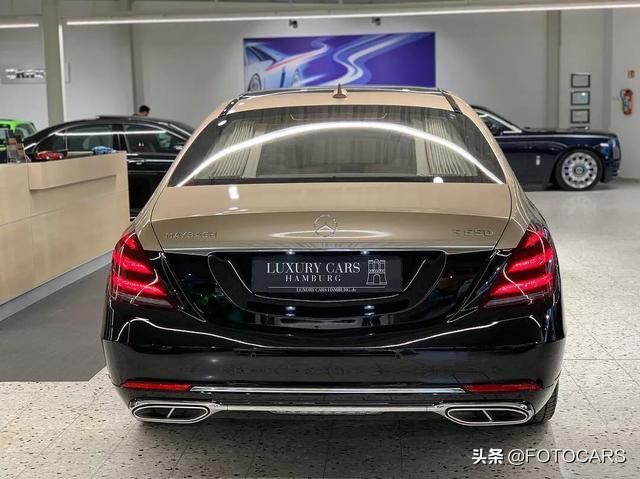 实拍 </p><p>　　 迈巴赫S650普尔曼双色加长版，除了顶级奢华没啥了