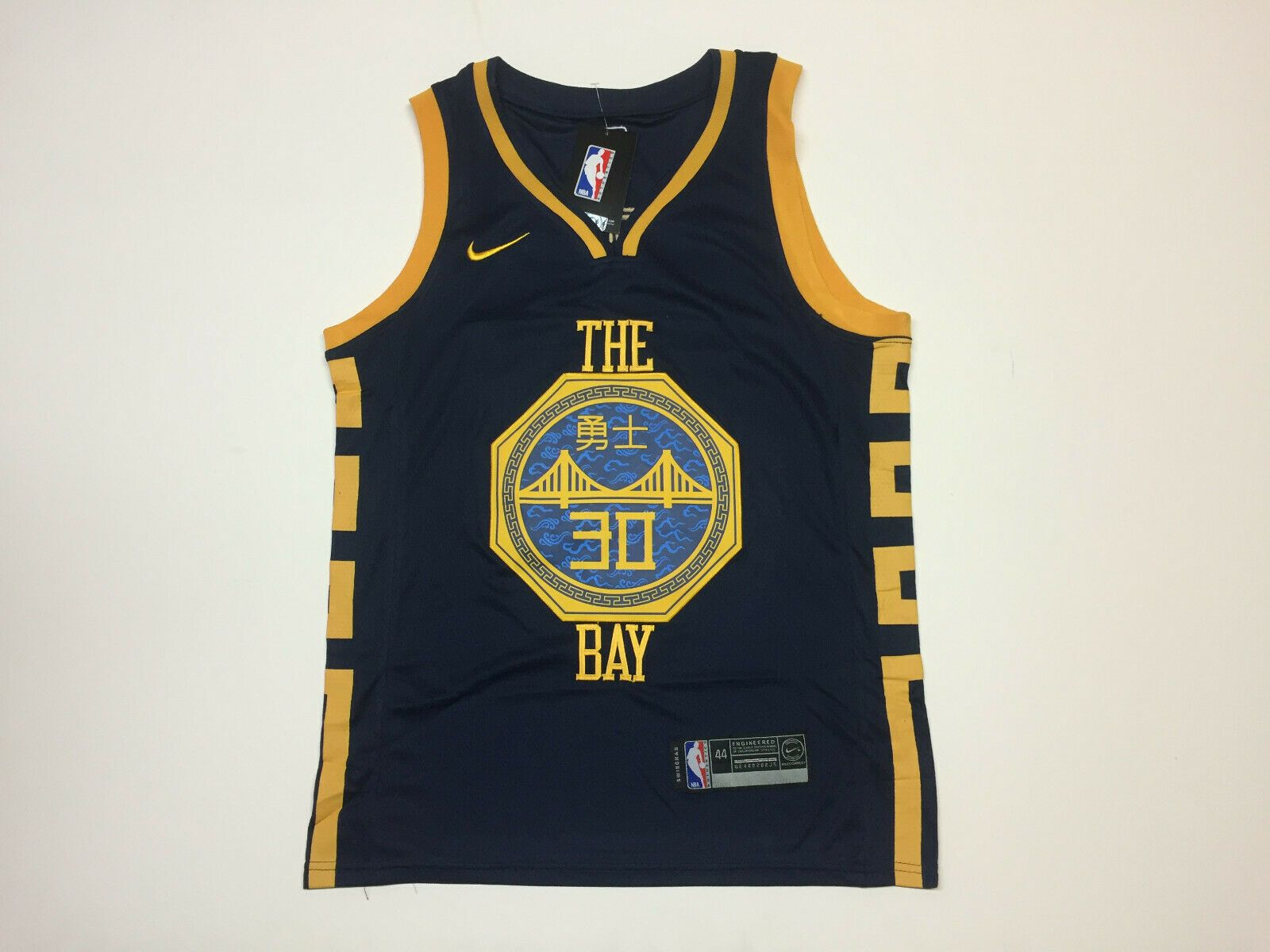 nba有哪些球队有短袖版球衣（推出过中文球衣的NBA球队）