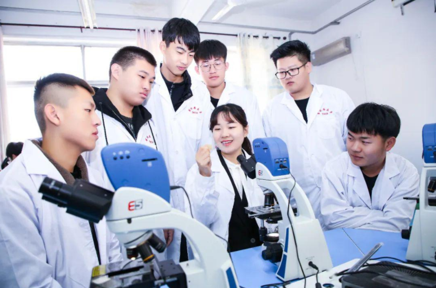 医学类就业前景好的专业排名，临床医学稳居榜首，护理学紧跟其后