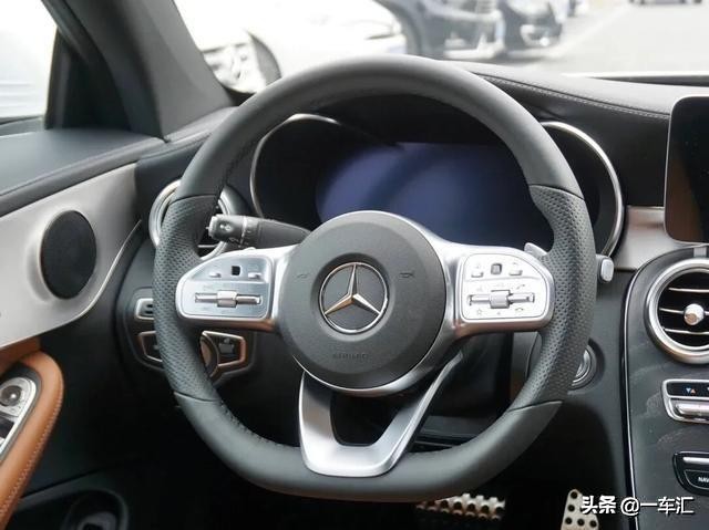 双门四座无框门，进口奔驰C200轿跑车，这颜值能否成为小姐姐最爱