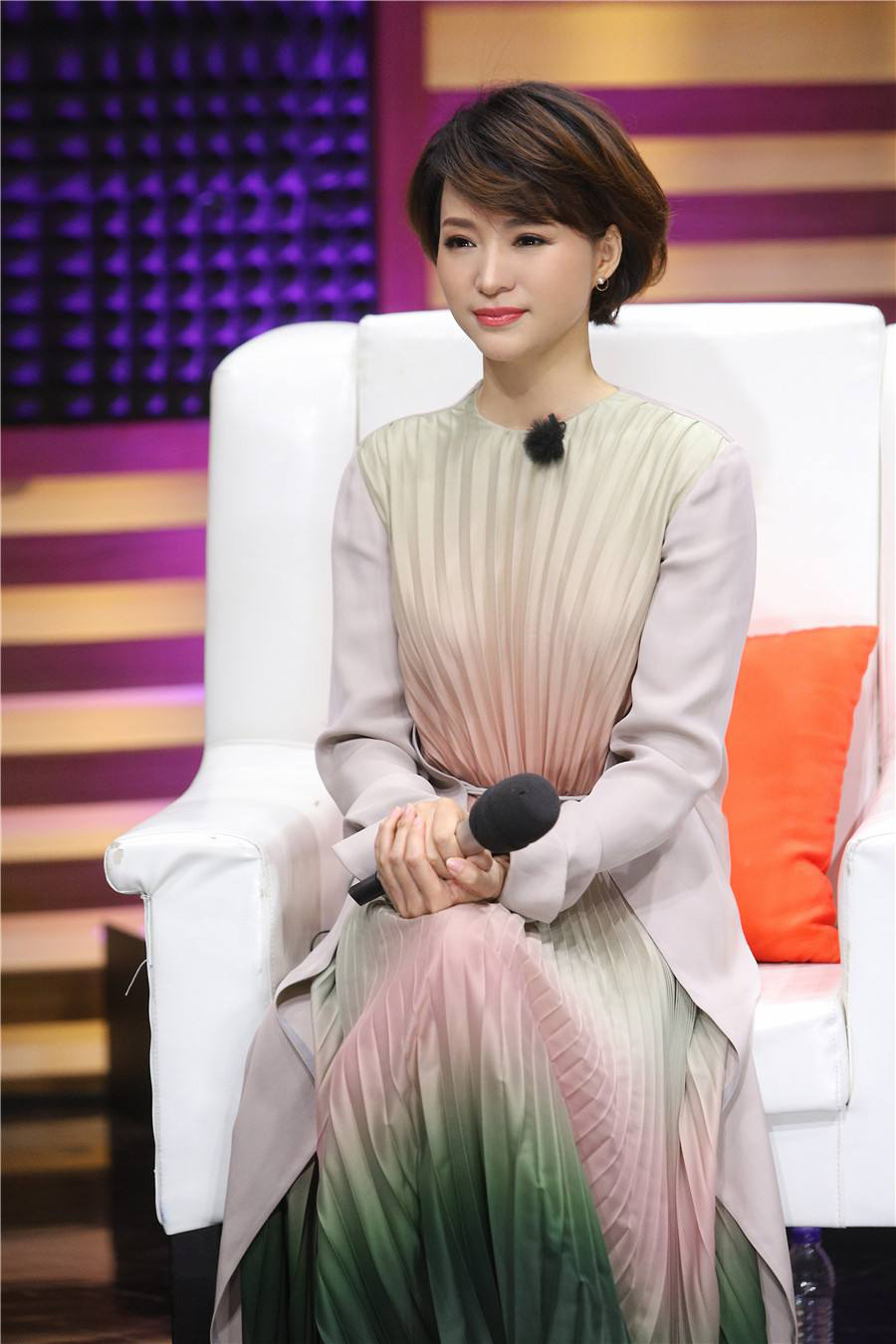 董卿结婚了吗 董卿和老公的结婚照-佳迪双