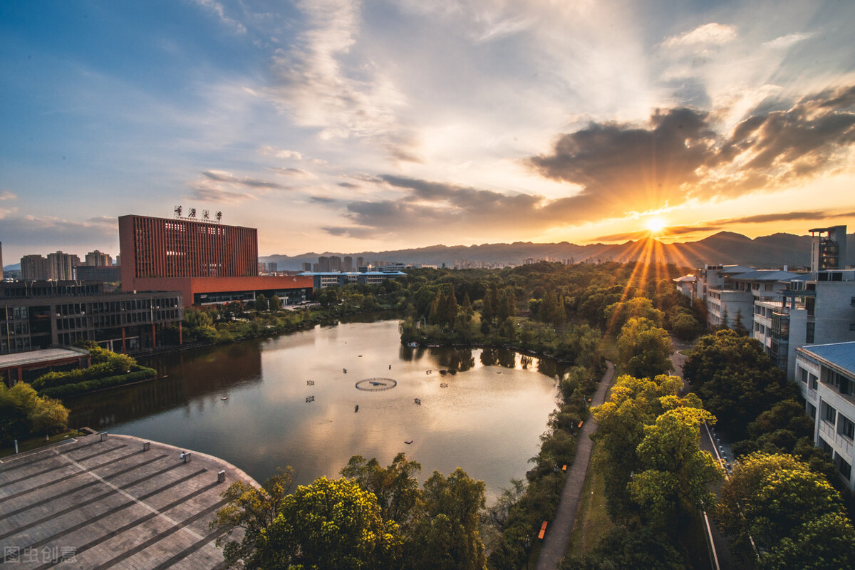 2021重庆大学招生6129人，川渝人数略增，理科招生大类缩减至11个