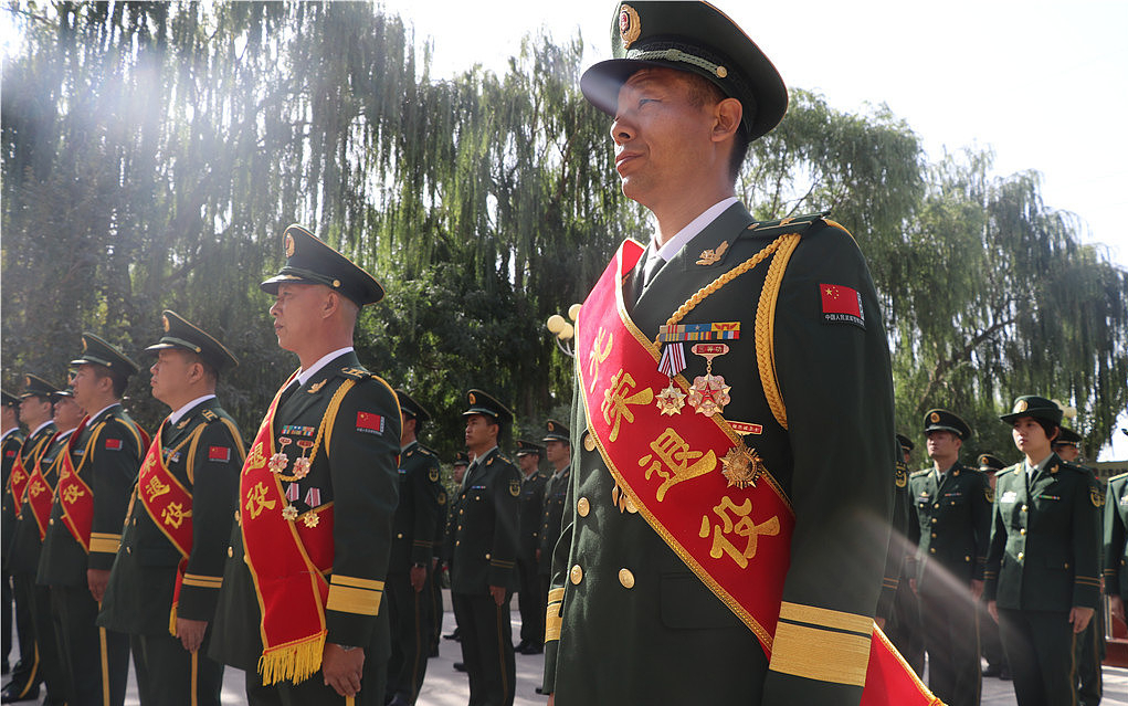 考上大专去当兵，两年后转军士好，还是回来上学好？建议了解