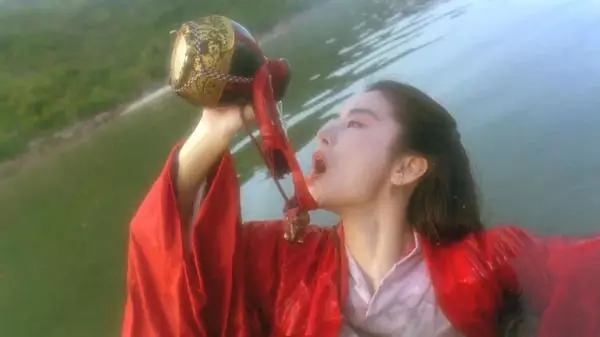 香港电影里反派经典十大性感妖艳女反派，惹不起更要不起