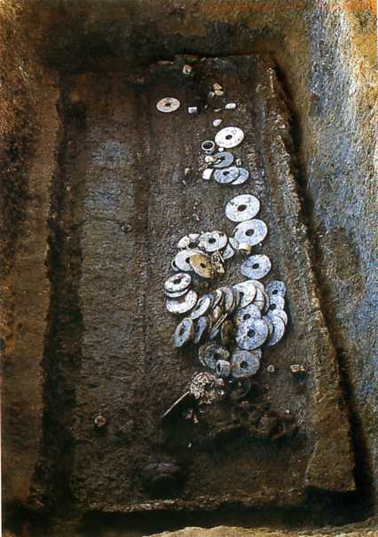 史前社会的玉礼器与历史时期的丧葬用玉制度