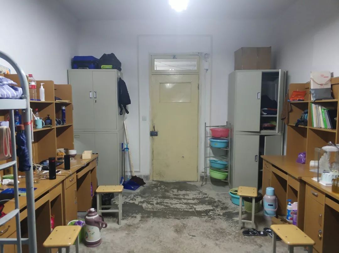 8所研究生宿舍，第二所院校的是电视剧里的宿舍吧