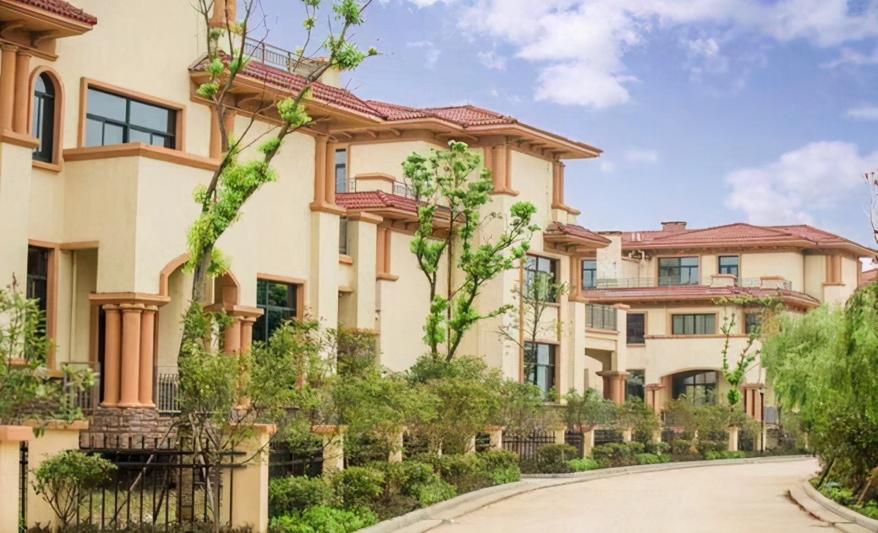 潘石屹夫妻俩走的“路子”，连曹德旺都看不清