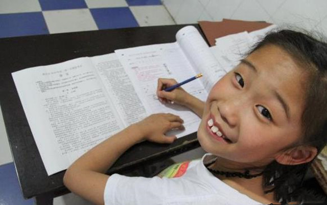 河南女孩九岁高考，十岁上大学，“神童”父亲的教育方式饱受非议