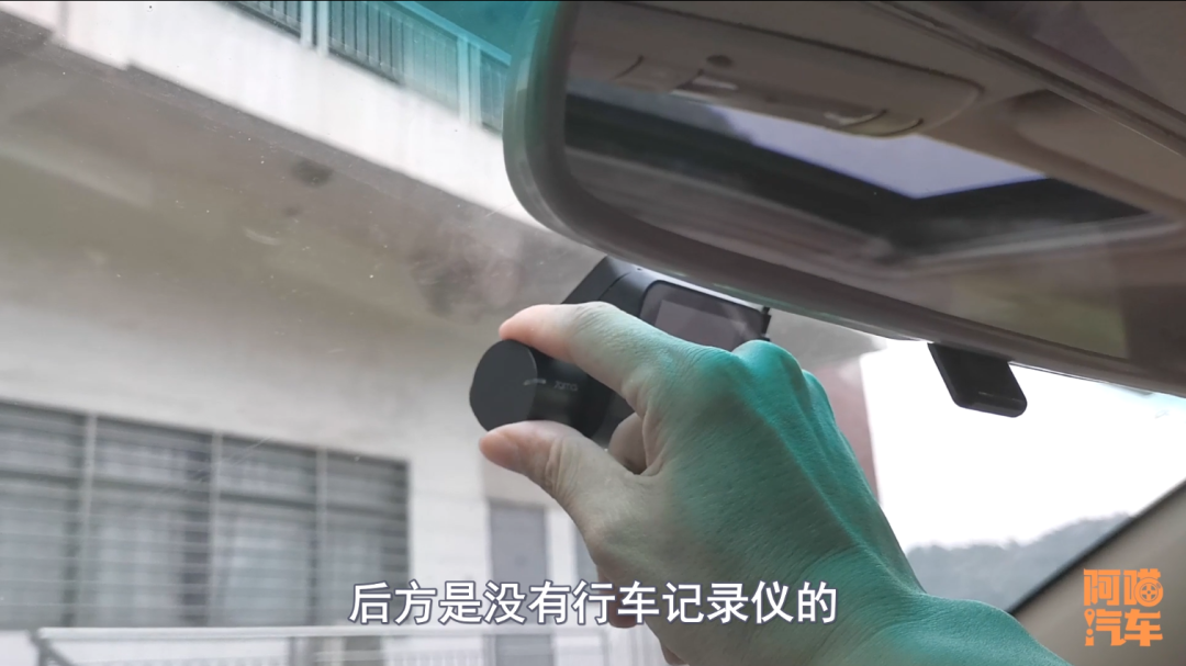 两车同时转弯相撞，谁的责任更大一些？记住这个车道多半是全责