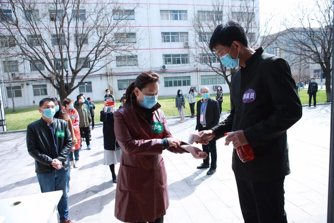 山东省潍坊商业学校组织疫情防控流程模拟演练活动