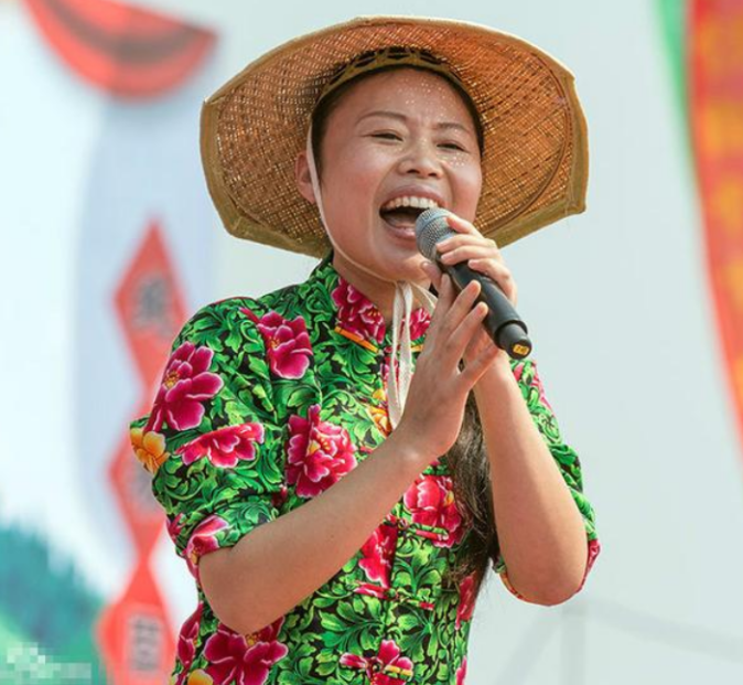 “9年河东，9年河西”，被骂9年不吭声，草帽姐远比你想象的狠