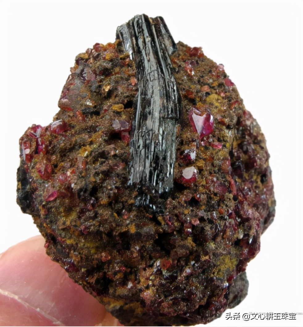 红硅硼铝钙石(红硅硼铝钙石原石)
