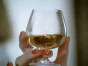 为你相思，为你醉，泪水滴满酒杯.....