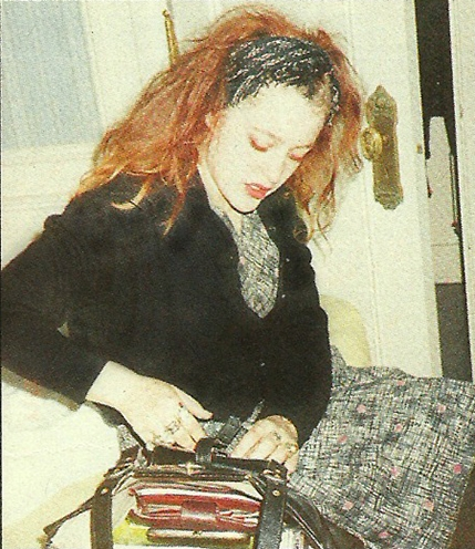 好莱坞“性教育”女星想穿胸罩？ “谁爱穿，我不做！”