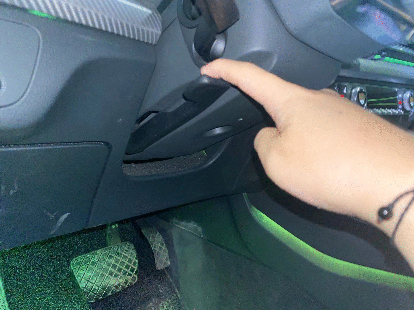 「独家分享」老司机都未必知道的23个车辆隐藏使用技巧