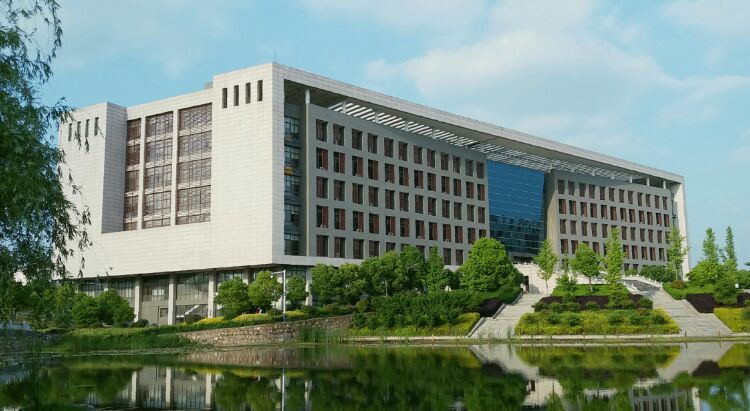 安徽工业大学，曾是两所学校 华东冶金学院和安徽商业专科学校