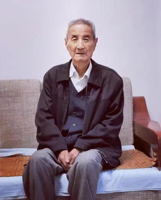 祝贺岳父大人佳作刊载《大雷诗社》微刊并祝岳父九十八岁生日快乐