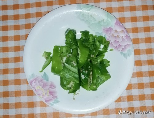 孜然面筋的做法（掌握这三个技巧面筋香辣过瘾）