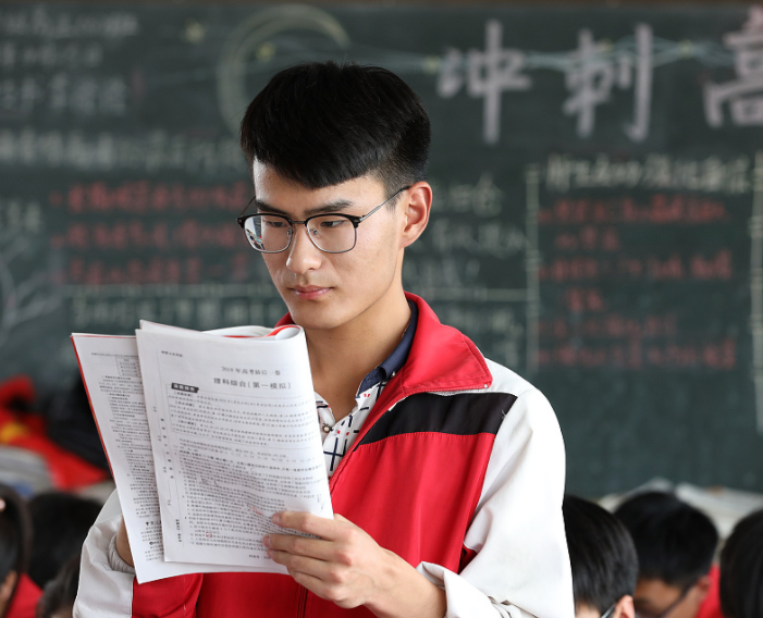 2021年高考成绩出炉，一地区录取线断崖式下滑，考生：喜从天降