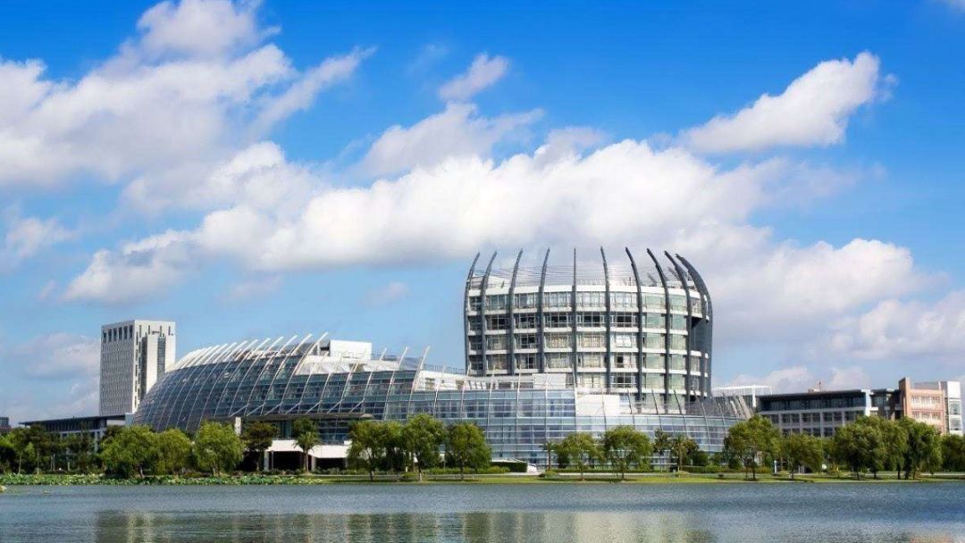 上海这所211大学太低调，实力强劲录取分数低，适合中等生捡漏