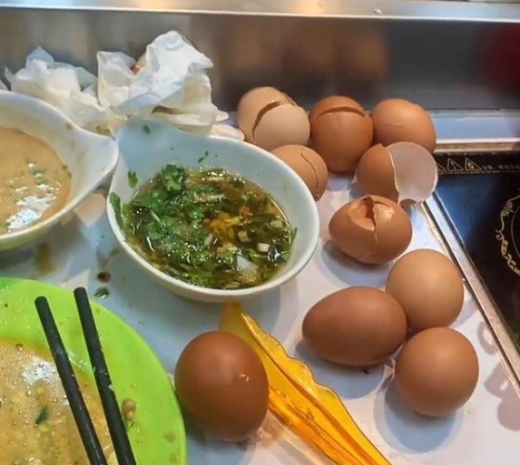 河北高校食堂“新鲜事”，16.6元自助吃15个鸡蛋被叫停，学生控诉