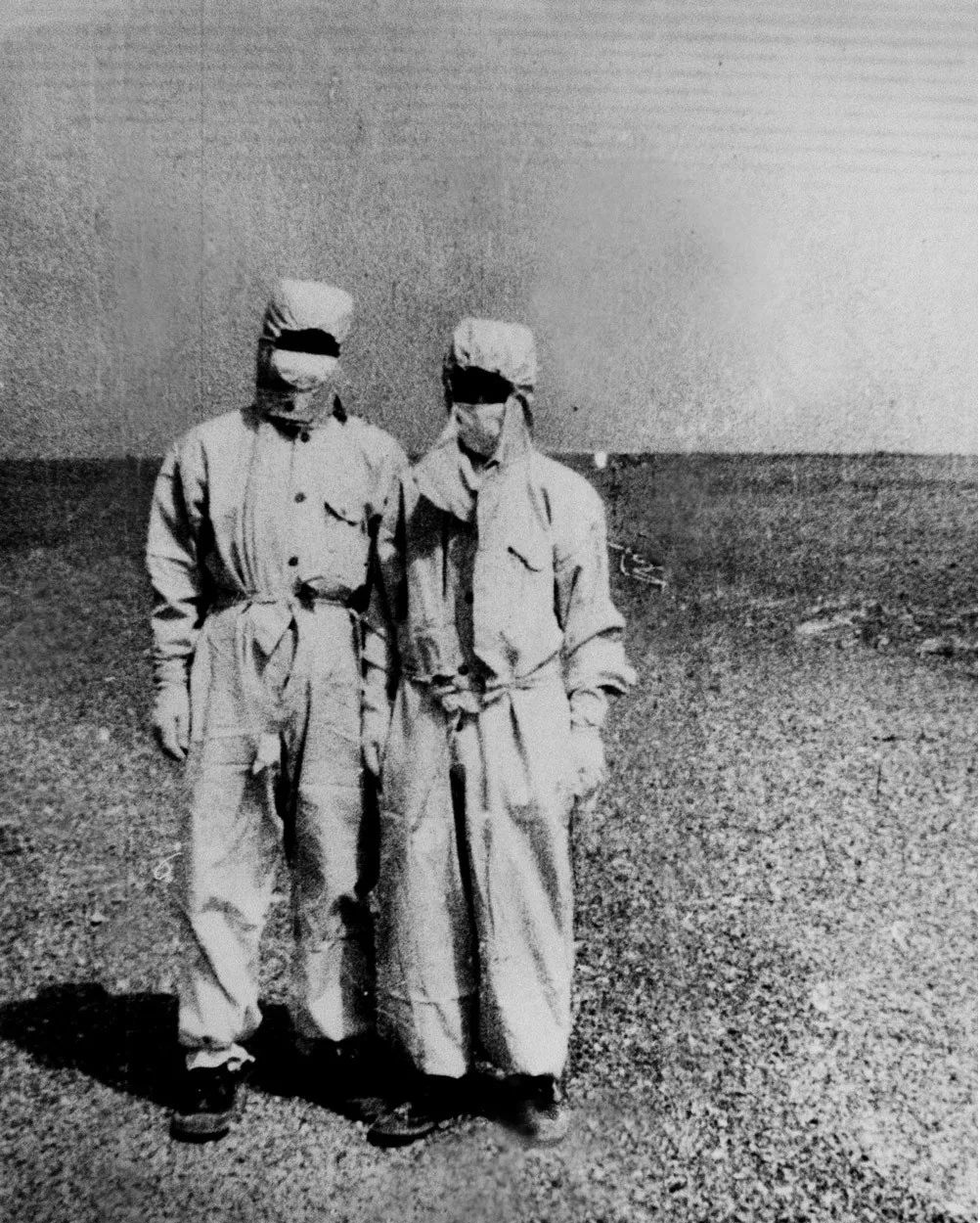 许鹿希劝说邓稼先好好休息,准备接受治疗,可他太忙了,再次投入工作中.