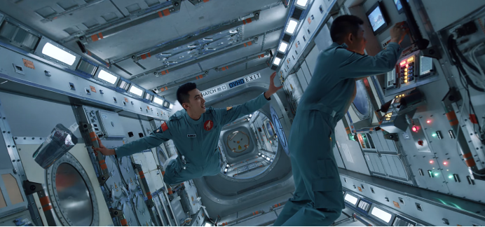 上映三天票房340万，这部国产科幻片把宇航员当成了“敢死队”