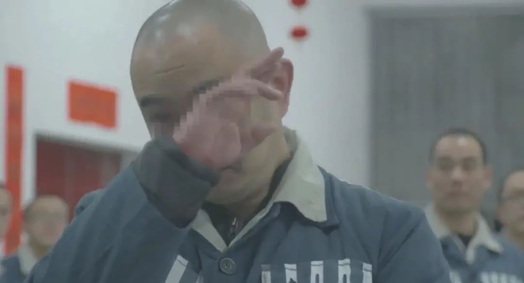 “这里的人刑期比命还长，看押他们，我就像坐在火山口”