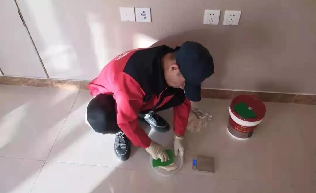 环氧彩砂做美缝好在哪里？与双管美缝剂有什么区别？