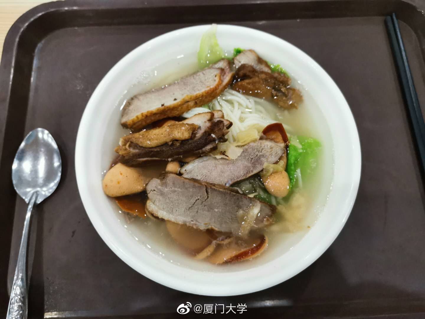 厦门大学食堂有多好？中式大厨做盘菜6元，米饭免费10年，值了