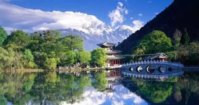云南美景如画，每个角落都藏着惊喜。大理洱海、丽江古城、香格里拉松茸坪……都是必打卡之地！