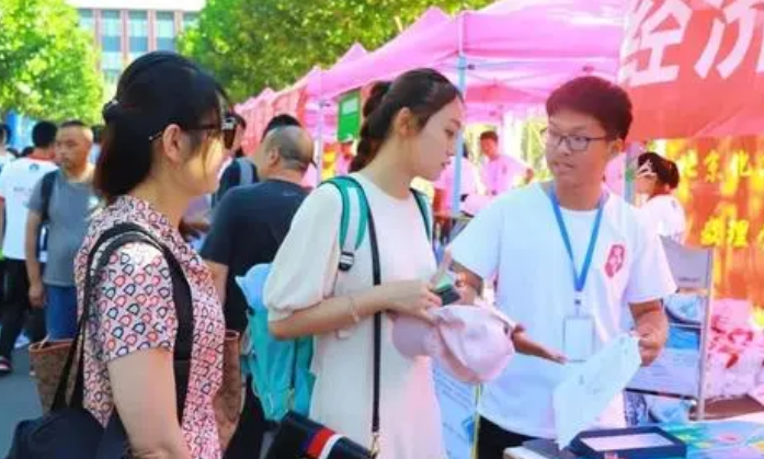 大一新生刚开学，有必要带电脑吗？辅导员给出的建议很中肯