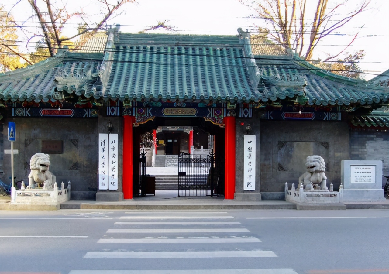 学医真的不好吗？2021年医药类大学排名：考生和家长可收藏