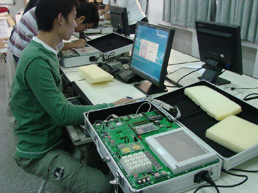 大学4大“热门”专业出炉，3个都是理科专业，你选对了吗？