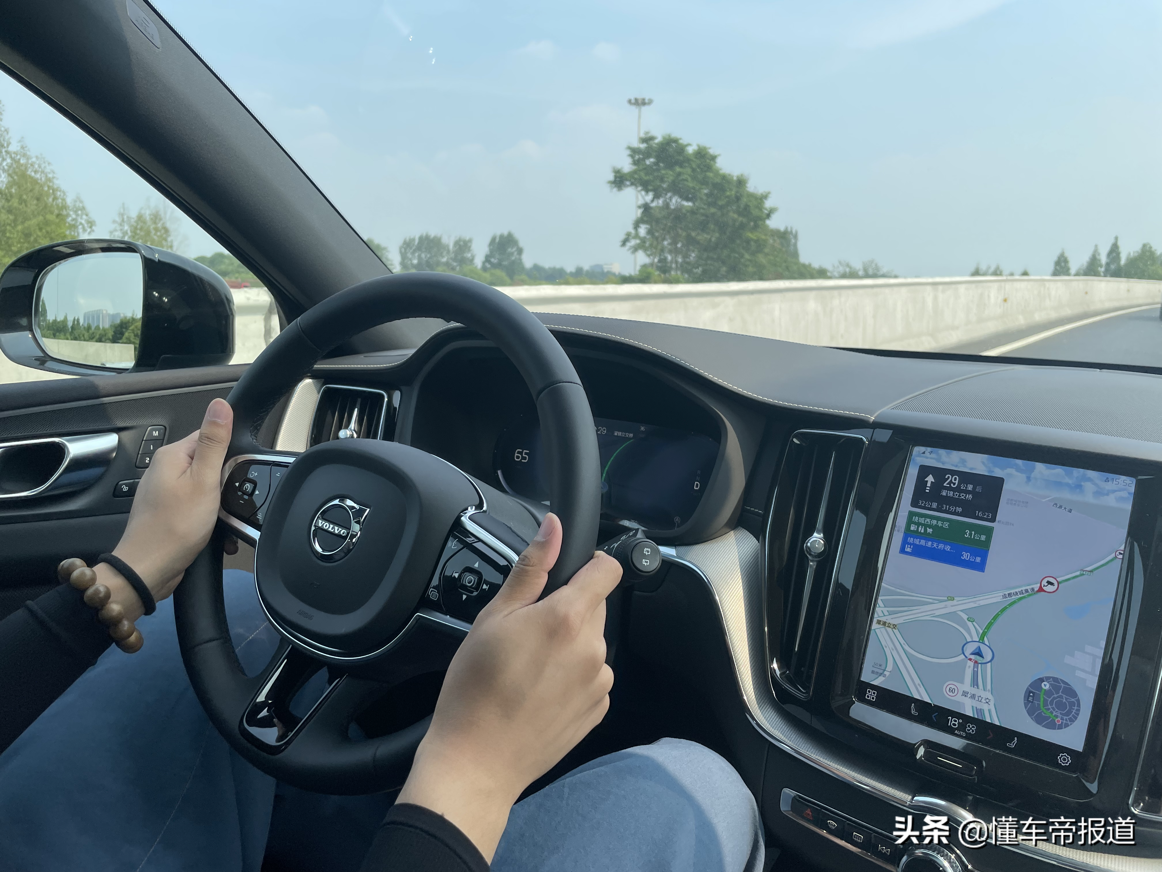 新车｜行驶质感提升，交互系统更人性化！试驾新款沃尔沃XC60