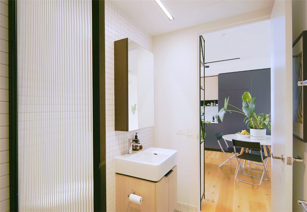 独居姑娘的1室2厅小家，55㎡面积做成开放式，卧室推拉门太实用了