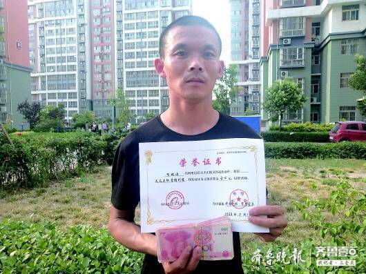 平民英雄从16楼一跃而下：跳下时来不及多想，脚骨折了没感到疼