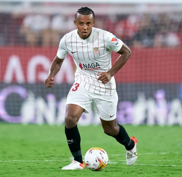 相信用球能力上乘的朱尔·孔德将会踢全左中后卫,居中中后卫或是右中