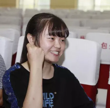 漯河理科第一名于佳艺:经历疫情后坚定选择报考清华临床医学