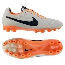 足球pu和超级纤维哪个好（如何挑选足球鞋？）