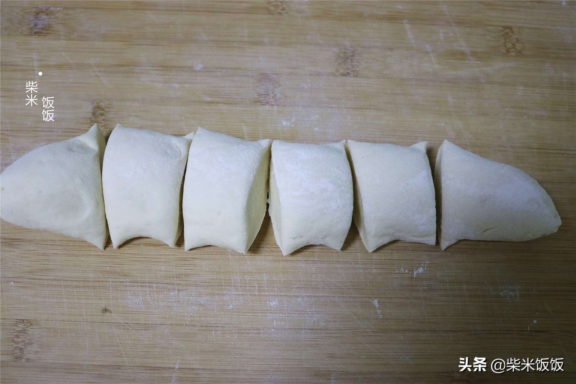 韭菜盒子这样做，柔软筋道不破皮，鲜香又多汁，太好吃了