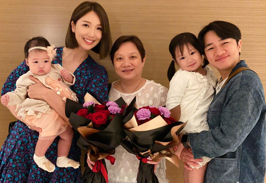 王祖蓝父亲节下厨，一家四口拍全家福，两闺女只有一个长相随爹