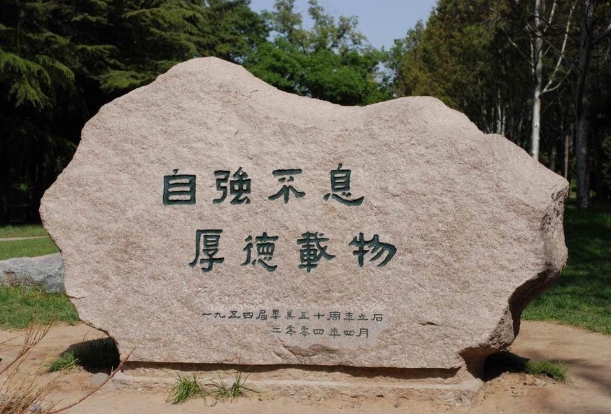 清华新生军训照曝光，夜间拉练20公里，网友：也是为了学生着想