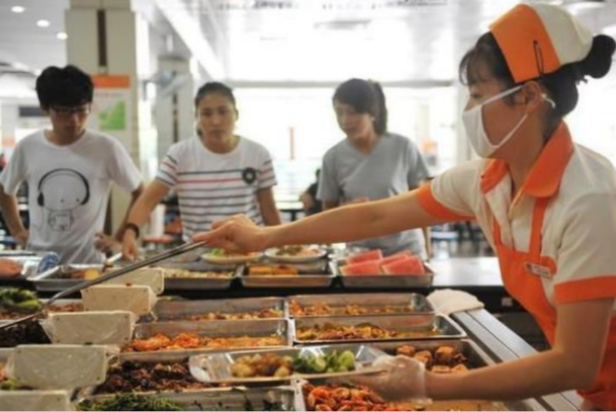 华中农大食堂菜价高引争议，学生直呼吃不起，校方给出回应