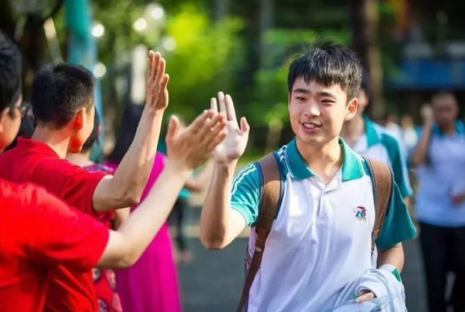 高考成绩和模拟成绩，实际相差多少分？听听学霸怎么说